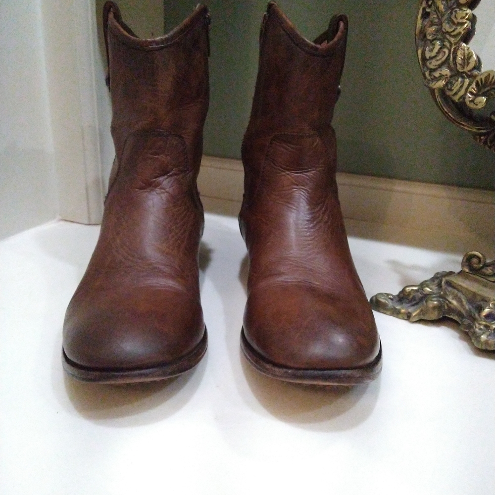 Frye Sz 9 Melissa Button Short Redwood 100% Leather Half Boots